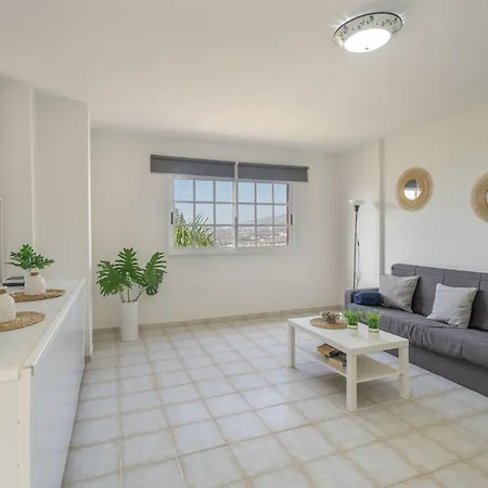 Cozy 2-bedroom In Playa De Amricas דירה