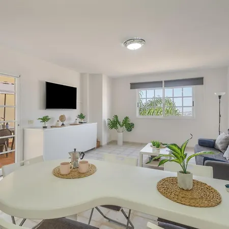 Cozy 2-bedroom In Playa De Amricas Lägenhet