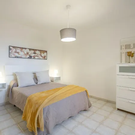 Cozy 2-bedroom In Playa De Amricas דירה