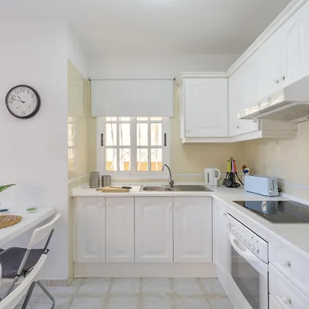 Cozy 2-bedroom In Playa De Amricas