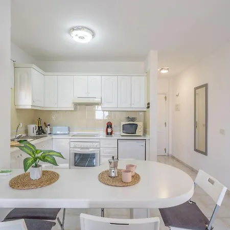 Cozy 2-bedroom In Playa De Amricas Lägenhet Costa Adeje (Tenerife)