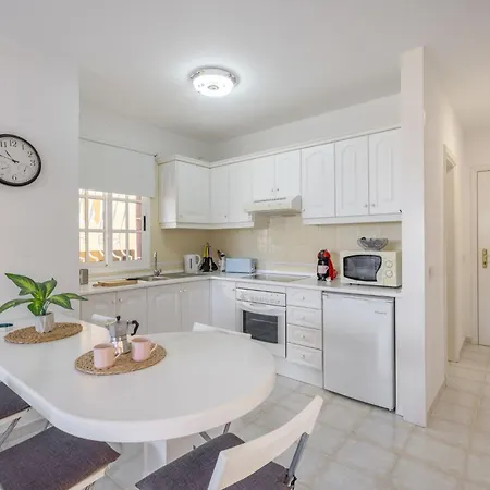 Cozy 2-bedroom In Playa De Amricas Lägenhet Costa Adeje (Tenerife)