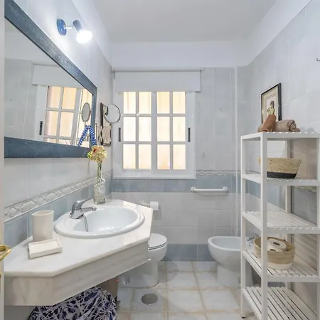Cozy 2-bedroom In Playa De Amricas Costa Adeje (Tenerife)